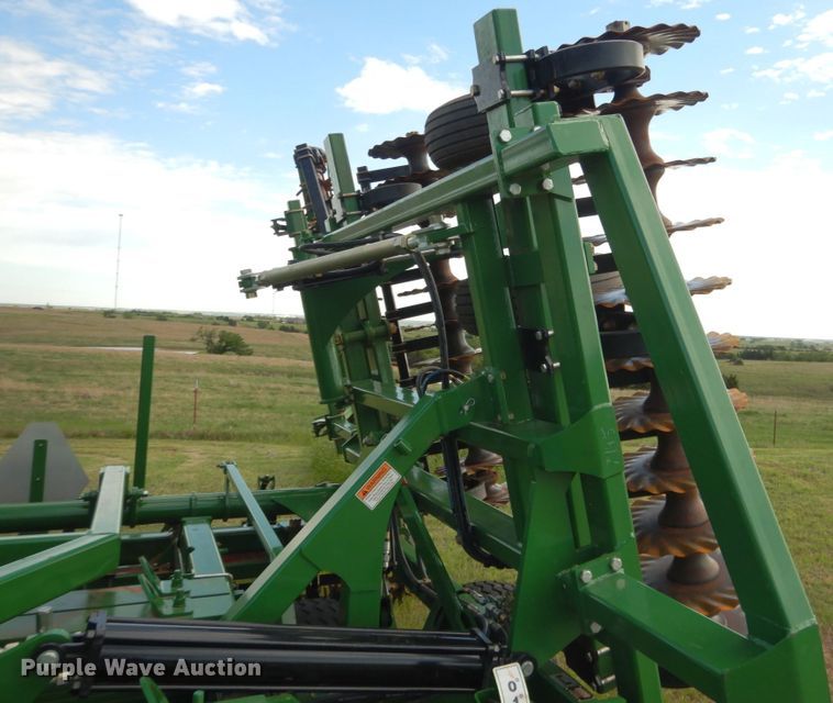 image for item ES9661 Great Plains Mfg 2400TM  vertical tillage