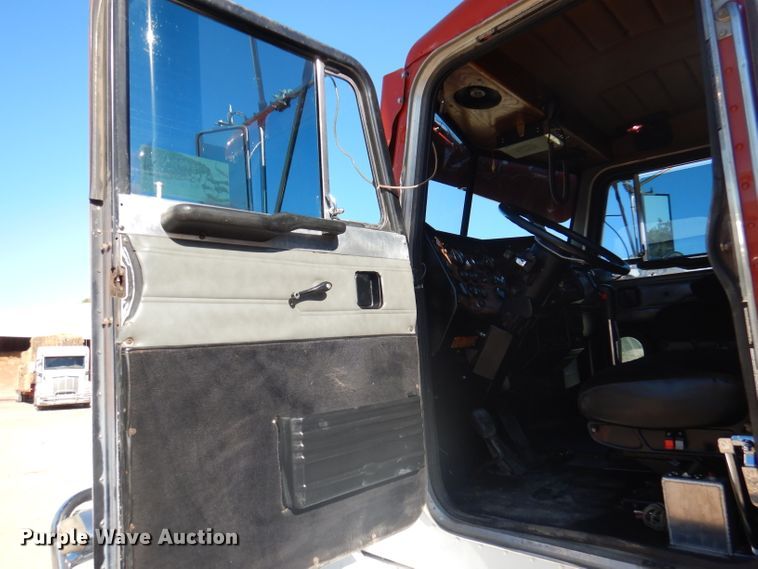 image for item DA5297 1993 Peterbilt 378  semi truck