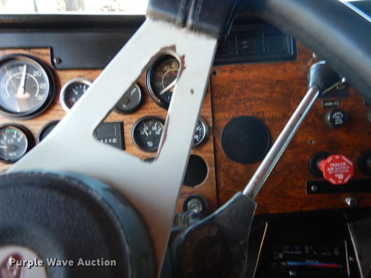 image for item DA5297 1993 Peterbilt 378  semi truck