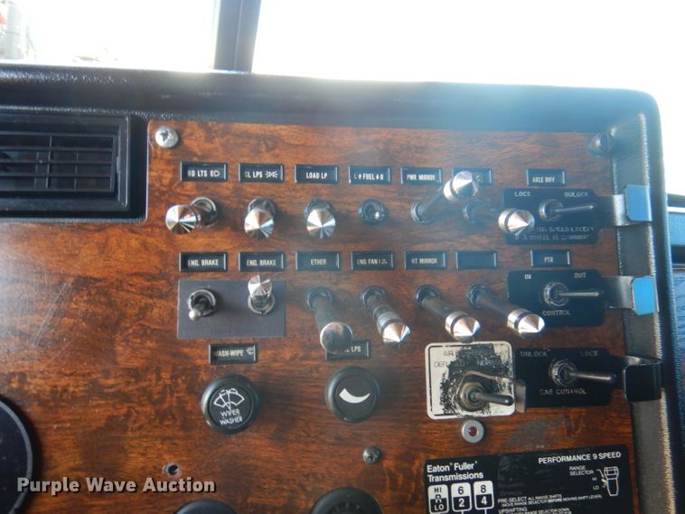 image for item DA5297 1993 Peterbilt 378  semi truck