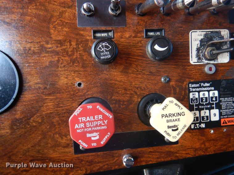 image for item DA5297 1993 Peterbilt 378  semi truck