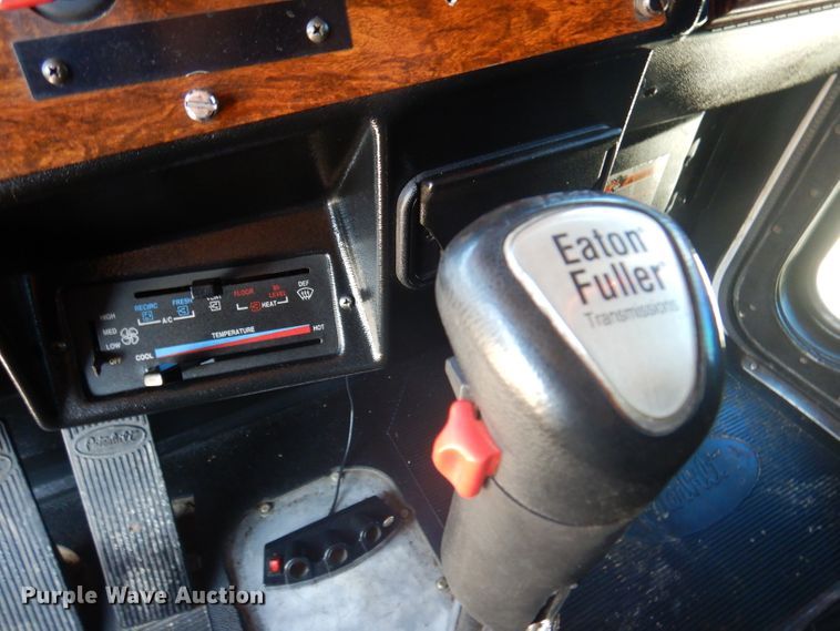 image for item DA5297 1993 Peterbilt 378  semi truck