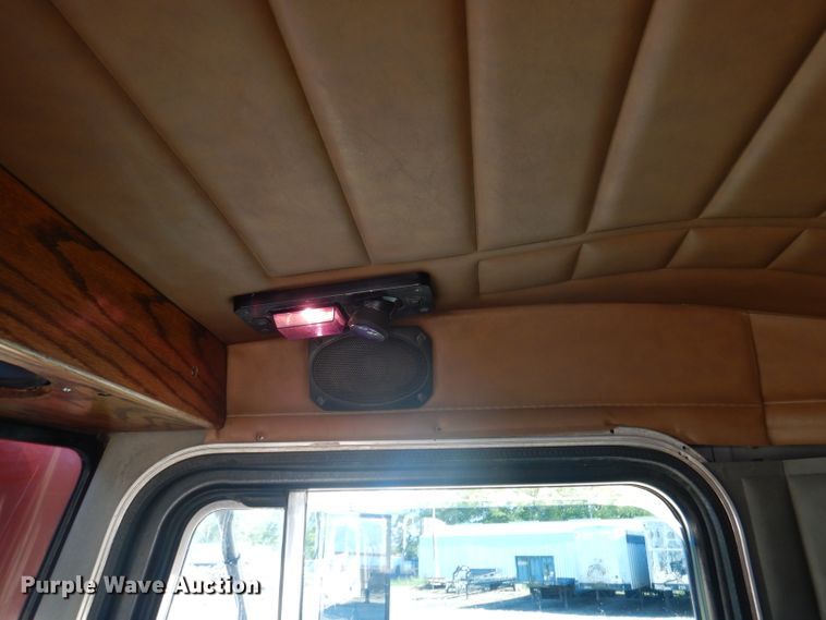 image for item DA5297 1993 Peterbilt 378  semi truck