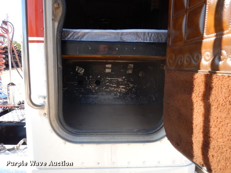 image for item DA5297 1993 Peterbilt 378  semi truck