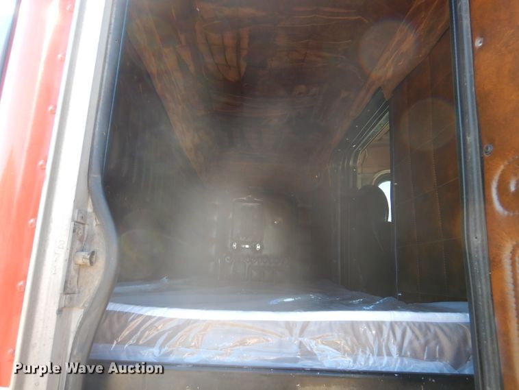 image for item DA5297 1993 Peterbilt 378  semi truck