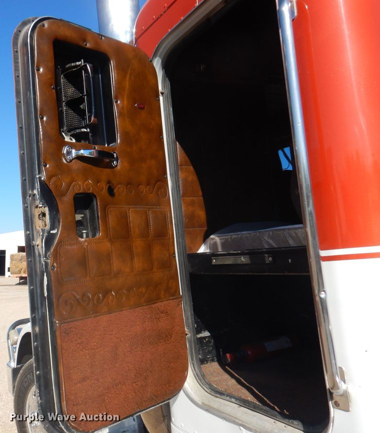image for item DA5297 1993 Peterbilt 378  semi truck