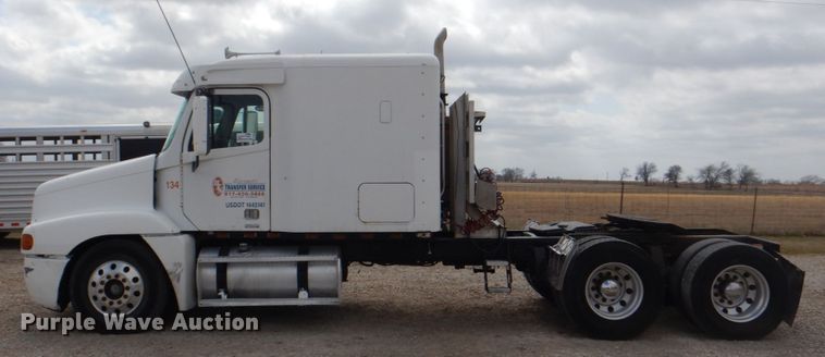 image for item DH5464 2000 Freightliner Century Classic  semi truck