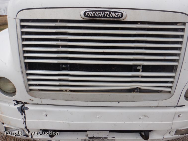 image for item DH5464 2000 Freightliner Century Classic  semi truck