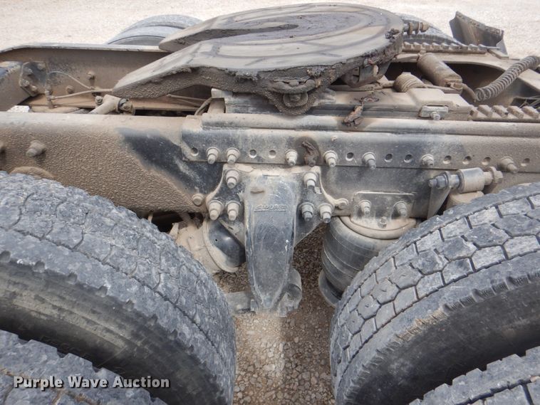 image for item DH5464 2000 Freightliner Century Classic  semi truck