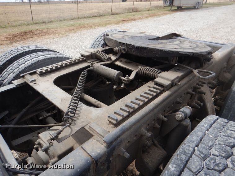 image for item DH5464 2000 Freightliner Century Classic  semi truck