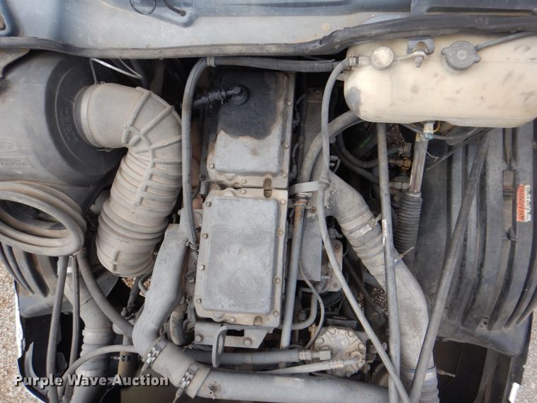 image for item DH5464 2000 Freightliner Century Classic  semi truck