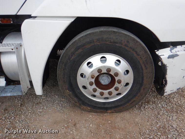 image for item DH5464 2000 Freightliner Century Classic  semi truck