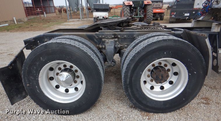 image for item DH5464 2000 Freightliner Century Classic  semi truck