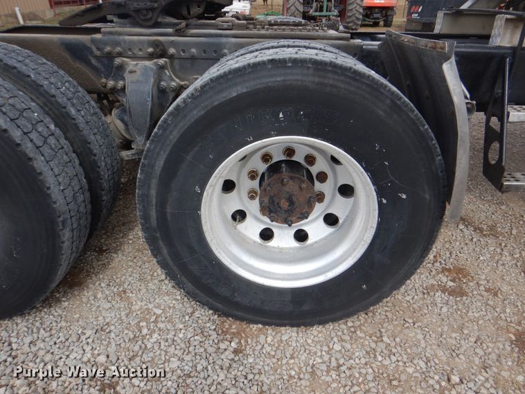 image for item DH5464 2000 Freightliner Century Classic  semi truck