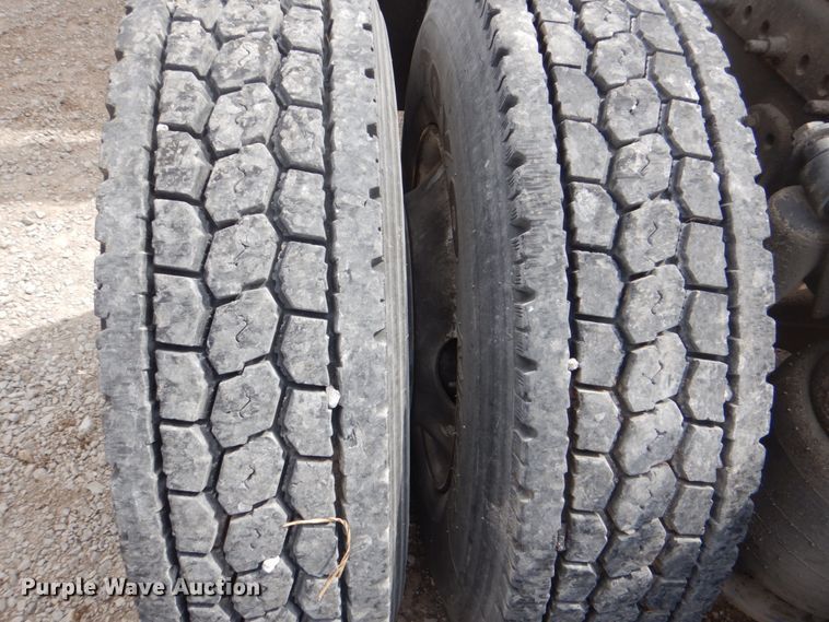 image for item DH5464 2000 Freightliner Century Classic  semi truck