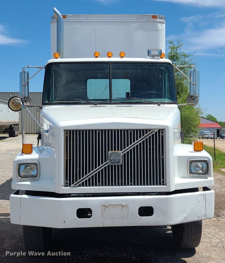 image for item DH5989 1996 Volvo WG  semi truck with trailer