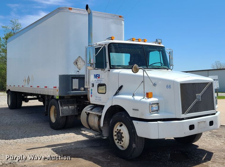 image for item DH5989 1996 Volvo WG  semi truck with trailer