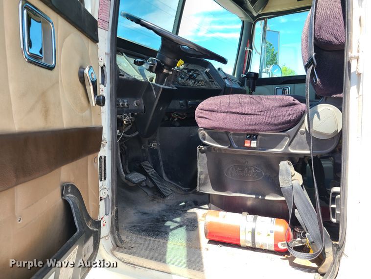 image for item DH5989 1996 Volvo WG  semi truck with trailer