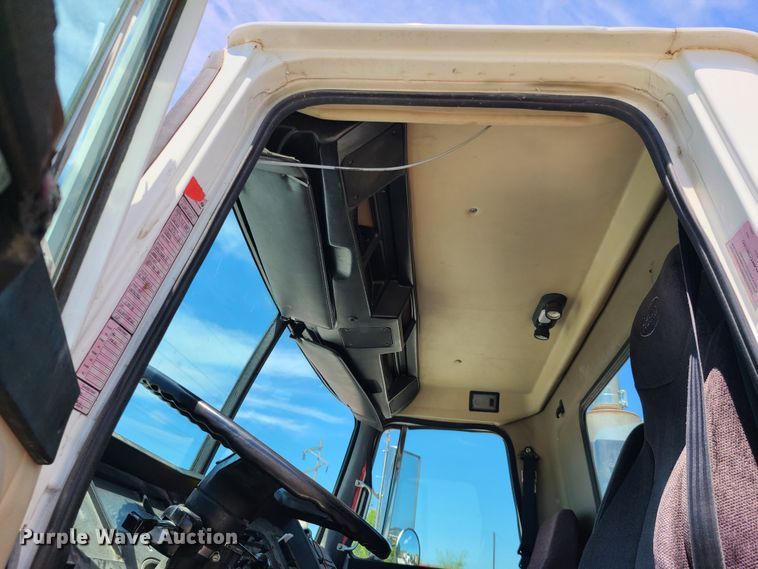 image for item DH5989 1996 Volvo WG  semi truck with trailer