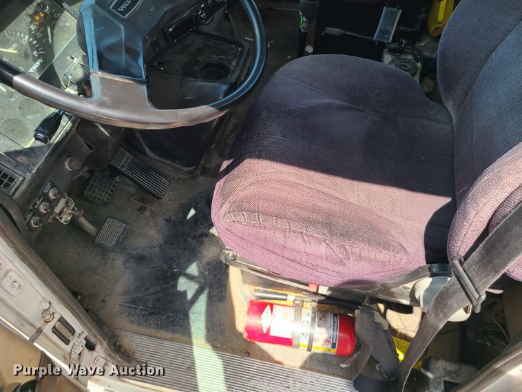 image for item DH5989 1996 Volvo WG  semi truck with trailer