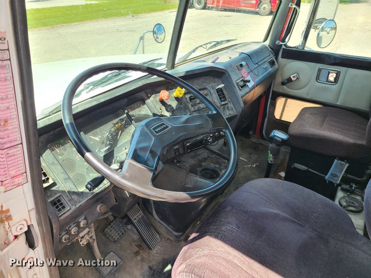 image for item DH5989 1996 Volvo WG  semi truck with trailer