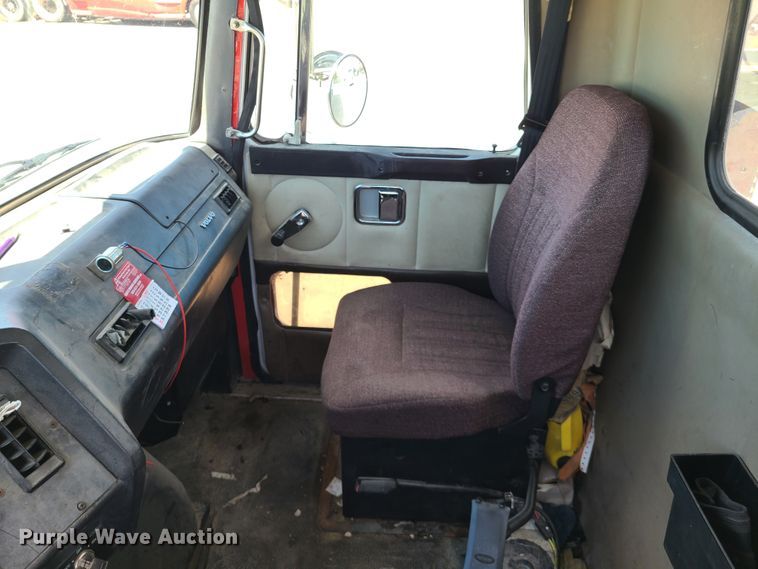 image for item DH5989 1996 Volvo WG  semi truck with trailer