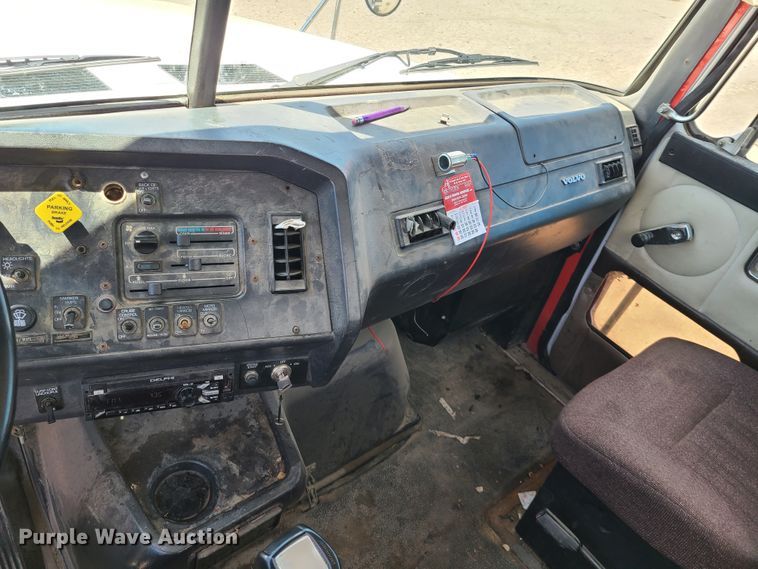 image for item DH5989 1996 Volvo WG  semi truck with trailer