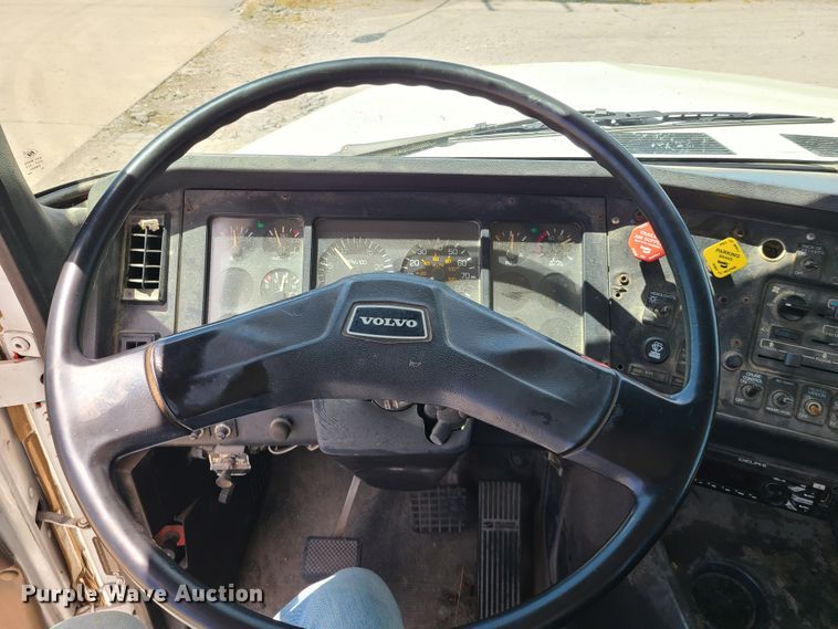 image for item DH5989 1996 Volvo WG  semi truck with trailer