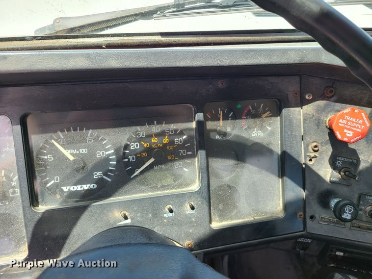 image for item DH5989 1996 Volvo WG  semi truck with trailer