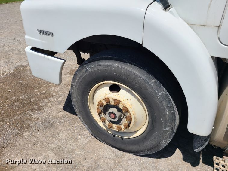 image for item DH5989 1996 Volvo WG  semi truck with trailer