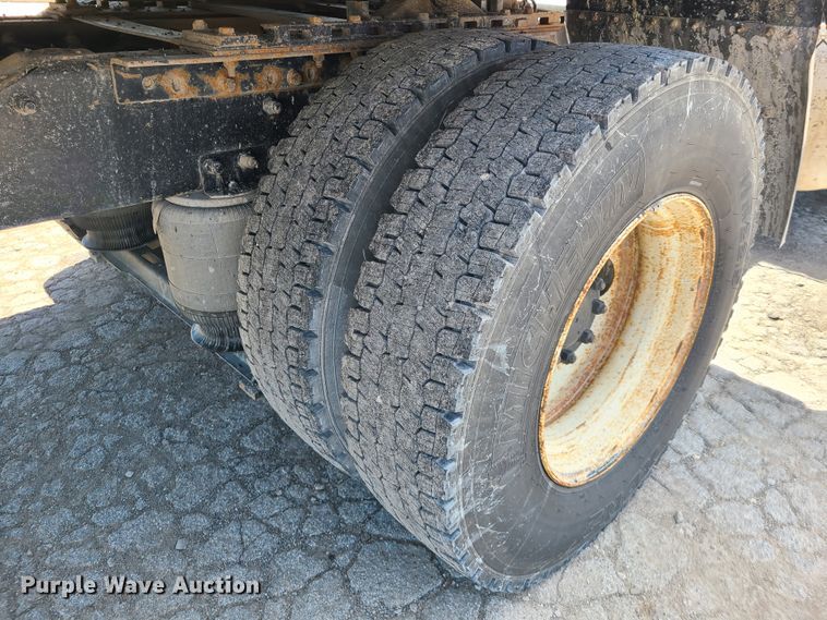 image for item DH5989 1996 Volvo WG  semi truck with trailer