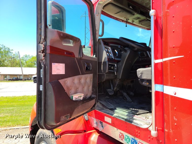 image for item DH5990 2009 Kenworth T600  semi truck