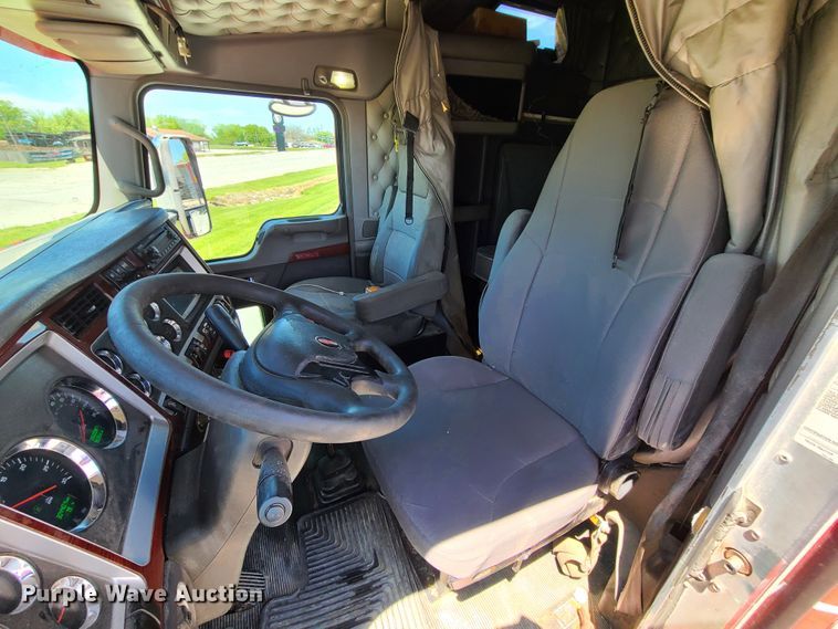 image for item DH5990 2009 Kenworth T600  semi truck