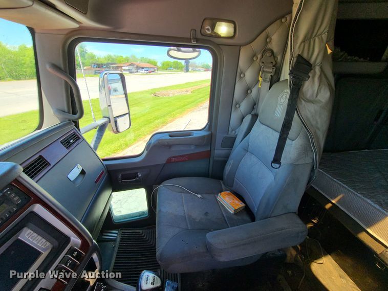 image for item DH5990 2009 Kenworth T600  semi truck