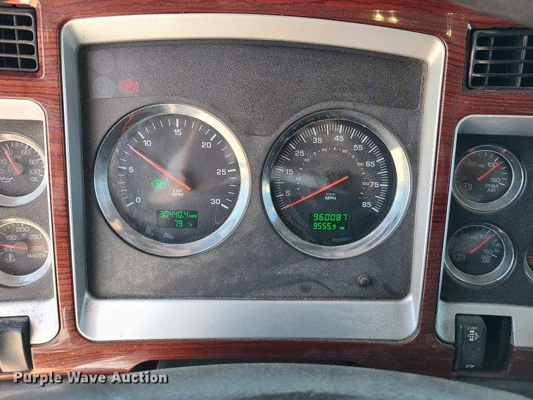 image for item DH5990 2009 Kenworth T600  semi truck