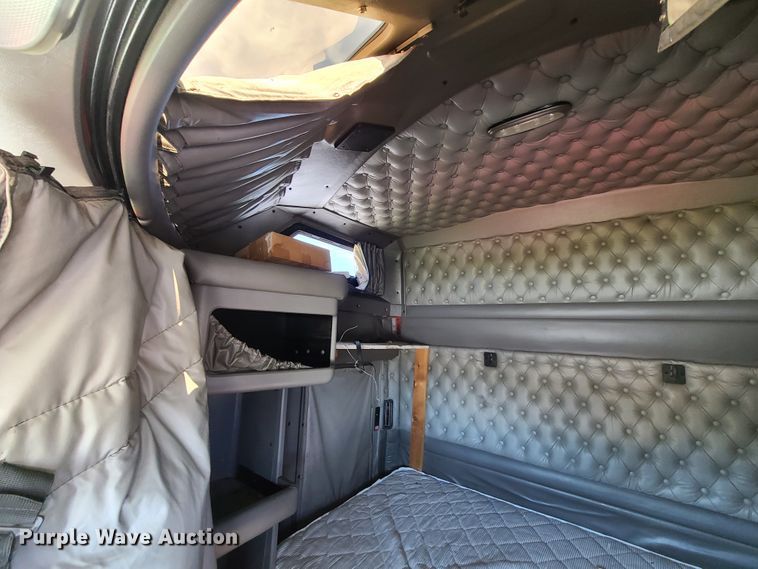 image for item DH5990 2009 Kenworth T600  semi truck