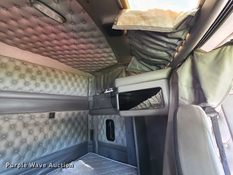 image for item DH5990 2009 Kenworth T600  semi truck