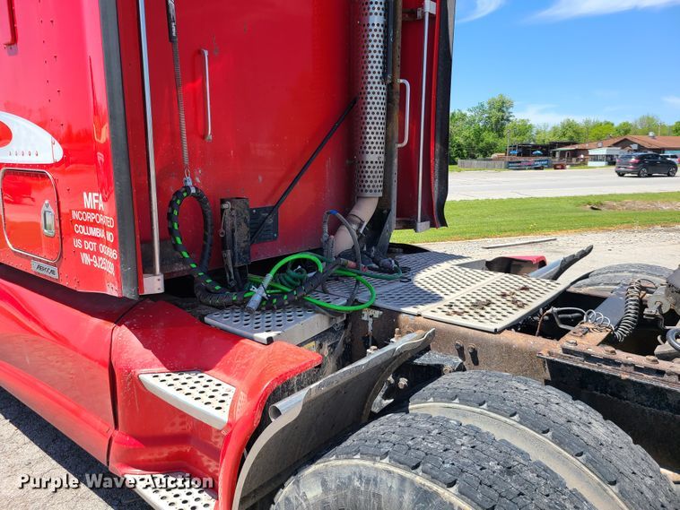 image for item DH5990 2009 Kenworth T600  semi truck