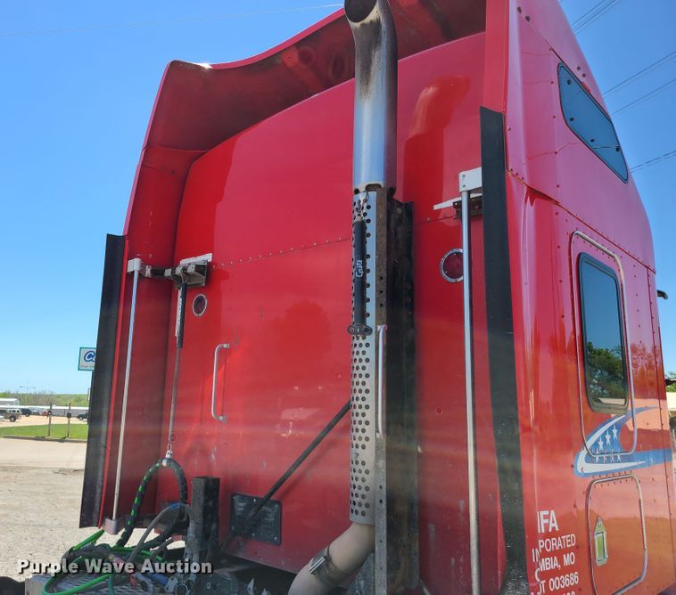 image for item DH5990 2009 Kenworth T600  semi truck