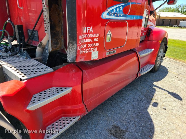 image for item DH5990 2009 Kenworth T600  semi truck