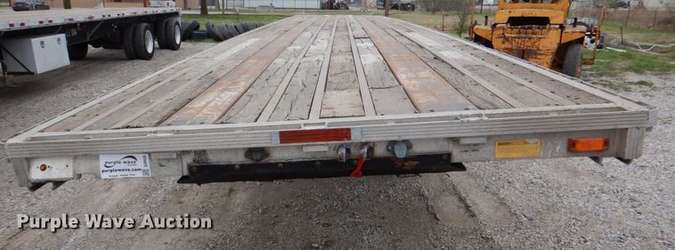 image for item DJ0433 1999 Reinke flatbed trailer