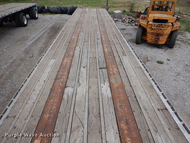 image for item DJ0433 1999 Reinke flatbed trailer