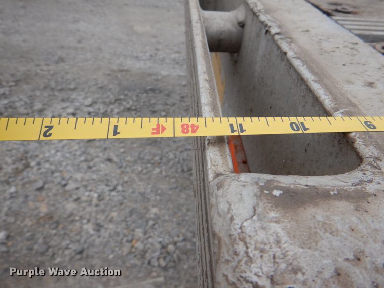 image for item DJ0433 1999 Reinke flatbed trailer