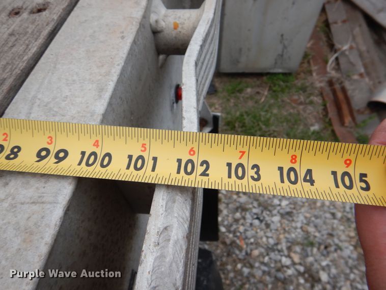 image for item DJ0433 1999 Reinke flatbed trailer