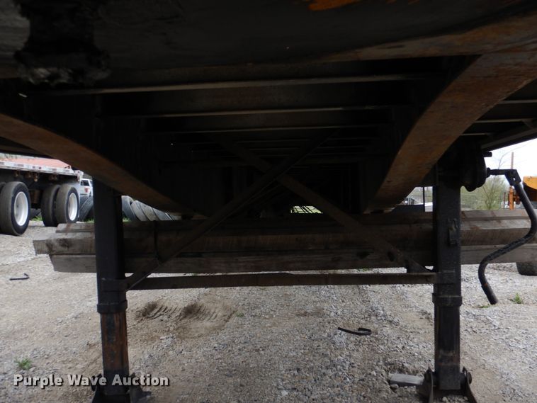 image for item DJ0433 1999 Reinke flatbed trailer
