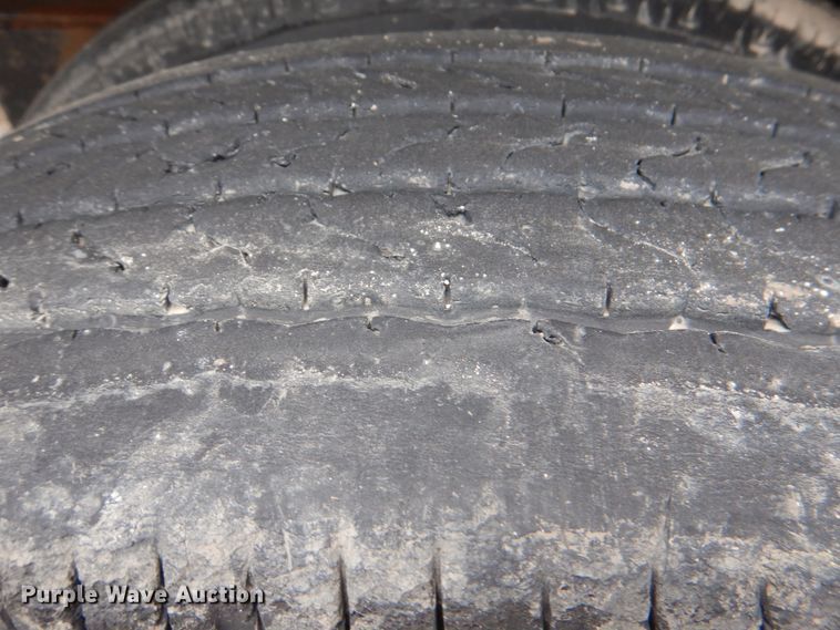 image for item DJ0433 1999 Reinke flatbed trailer