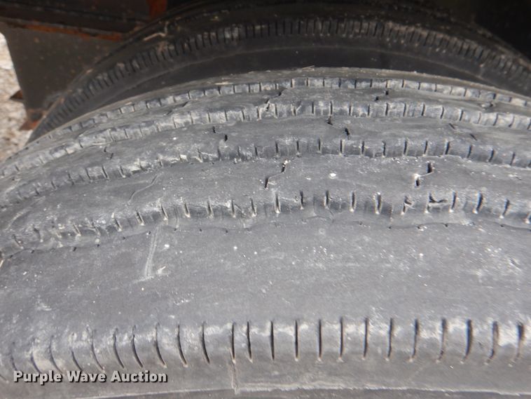 image for item DJ0433 1999 Reinke flatbed trailer