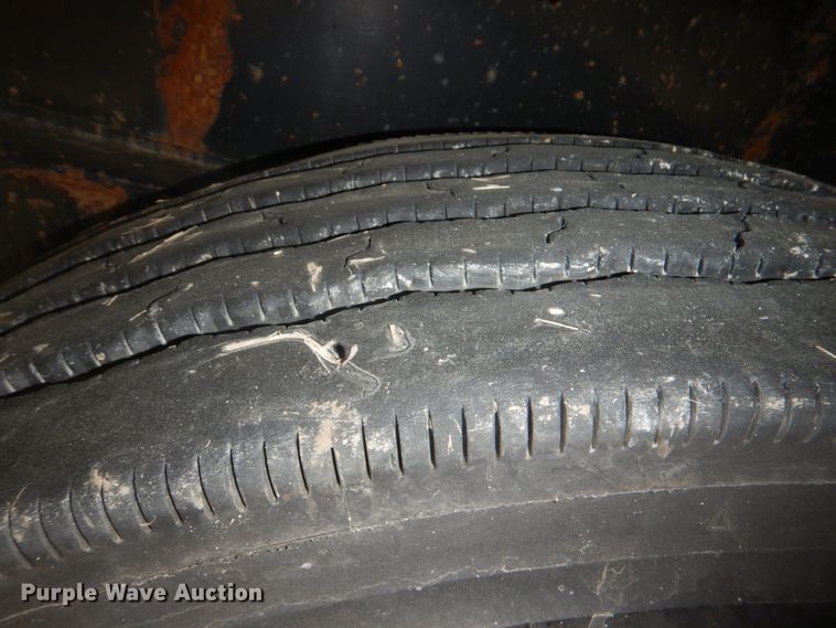 image for item DJ0433 1999 Reinke flatbed trailer