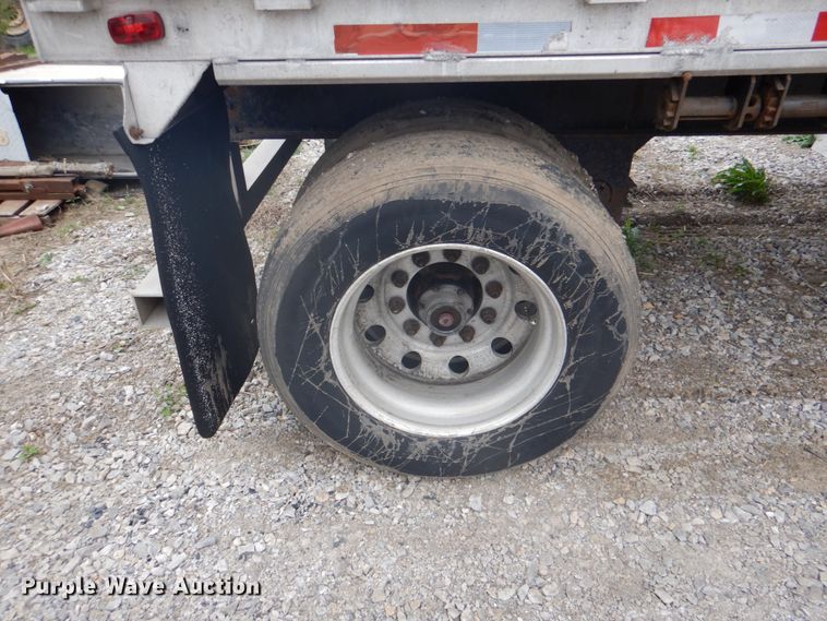 image for item DJ0433 1999 Reinke flatbed trailer