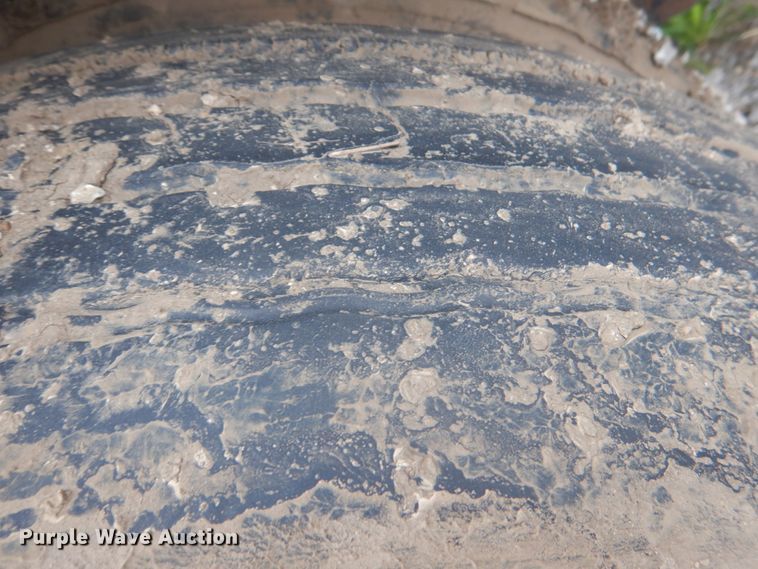 image for item DJ0433 1999 Reinke flatbed trailer